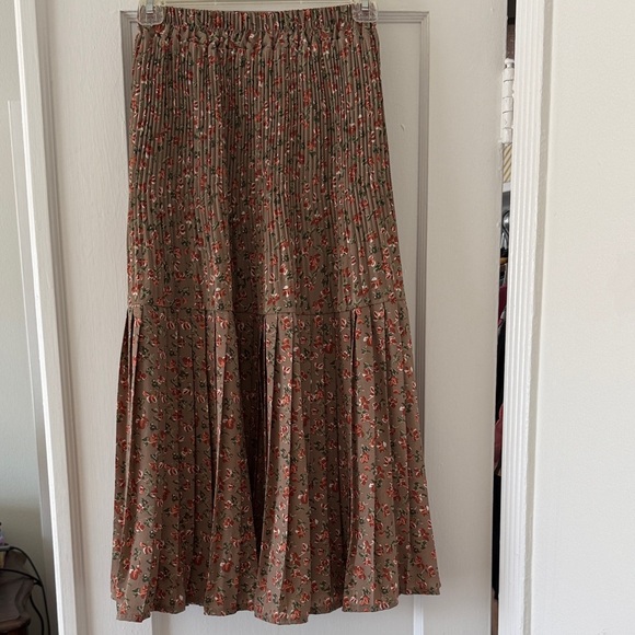 Unbranded Dresses & Skirts - Brown Floral Pleated Women's Skirt